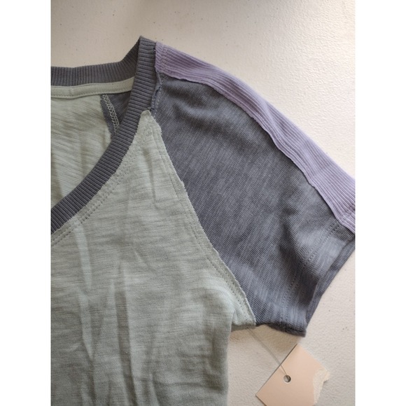 SO Juniors V Neck Raglan Tee Shirt Light Green Heathered Purple XS‎ - Picture 3 of 5